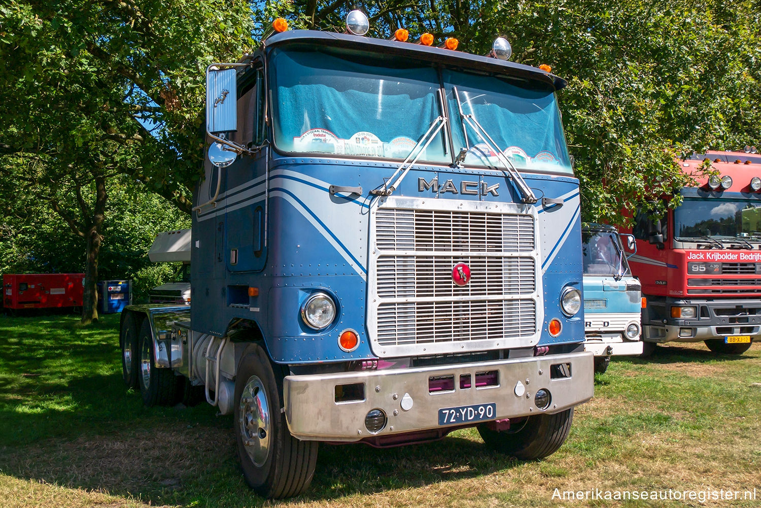 Vrachtwagens Mack Cruise-Liner uit 1977